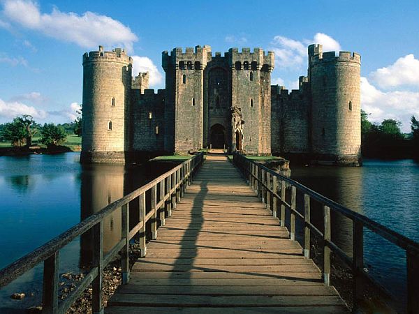 1-Bodiam-Castle-–-East-Sussex-England