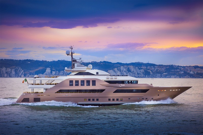 AD-Spectacular-CRN-Mega-Yachts-‘J’ade’-60m-Vessel-04