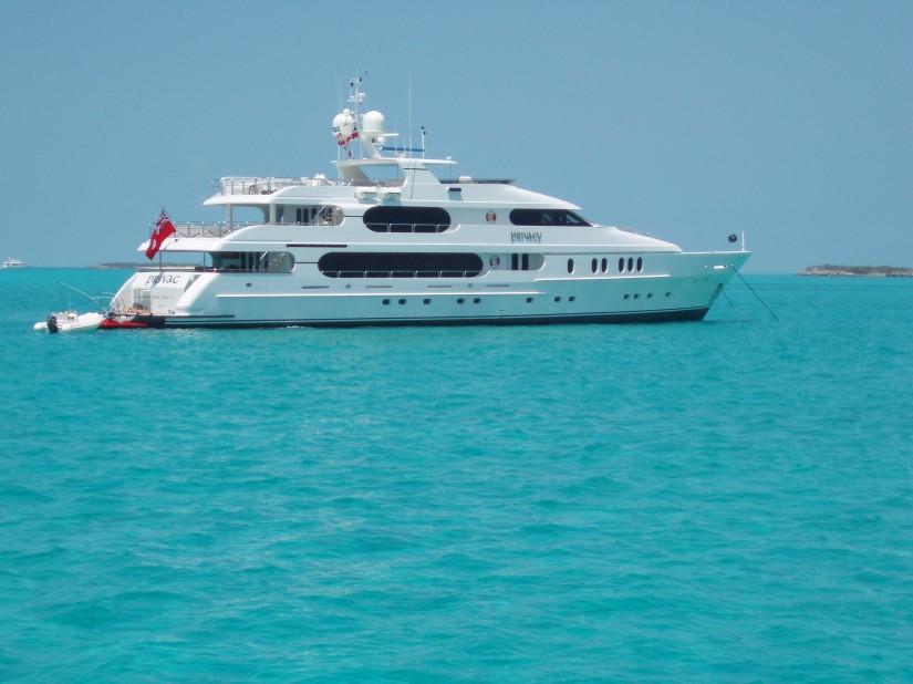03-AD-Tiger-Woods’-Privacy-Luxury-Yacht-1